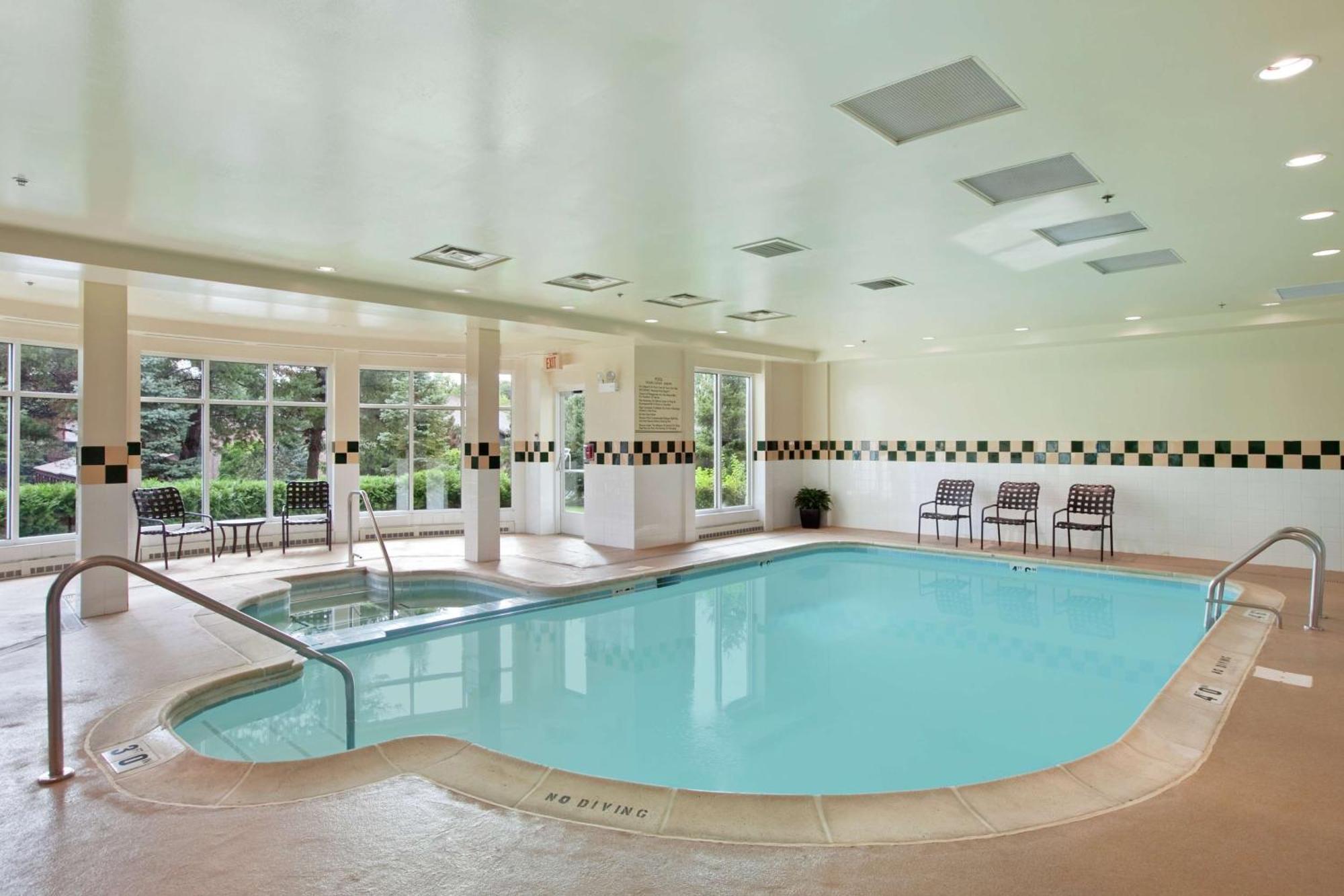 Hilton Garden Inn Oakbrook Terrace Ngoại thất bức ảnh